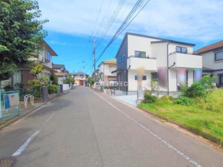 ���̑����n�@�O�ʓ��H�͐�����6.5�������ɐړ����Ă���܂��B